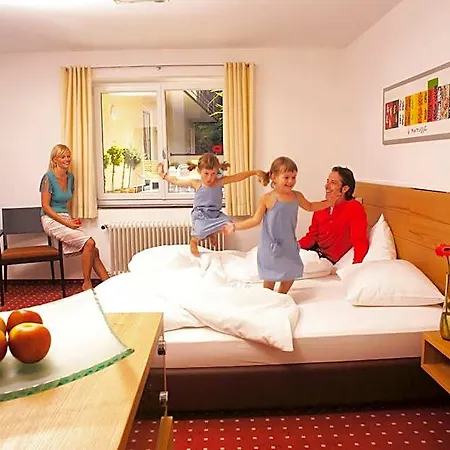 מלון Hotel.pension.golingen