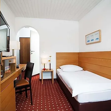 Hotel.pension.golingen מלון 3*