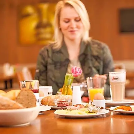 מלון Hotel.pension.golingen גולינג אן דר זלצאך